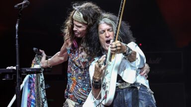 Aerosmith reunites classic lineup with Joey Kramer