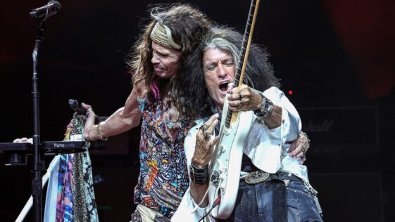 Aerosmith reunites classic lineup with Joey Kramer