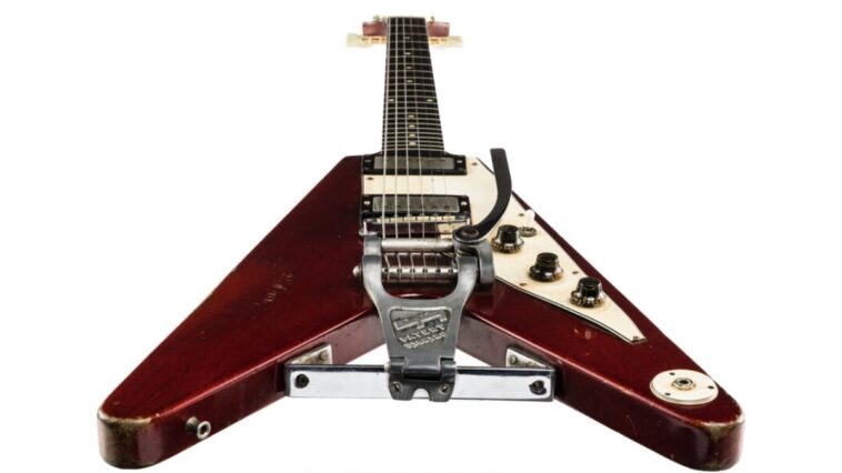 Derek Trucks plays Lonnie Mack's iconic Flying V in Chicago
