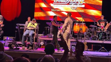 Frail Mike Love returns to Beach Boys’ stage, but his bandmates are worried: “A part of me wonders if this could be the last time”