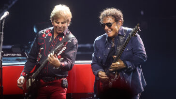 “Have your prayers ready for Deen Castronovo.” Journey halts Tulsa concert after drummer suffers onstage medical emergency