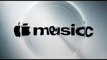 How Fred Again helped Apple Music to generate its new visual identity by using audio frequencies to move liquid: “The idea was to create the perfect sound wave”