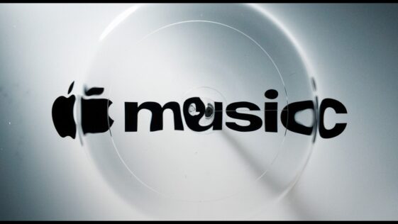 How Fred Again helped Apple Music to generate its new visual identity by using audio frequencies to move liquid: “The idea was to create the perfect sound wave”