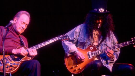 “I feel incredibly lucky that I got to know him, hang out with him and play music with him”: Slash honored with the Les Paul Spirit Award