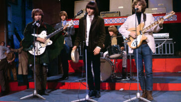 Roger McGuinn on Bob Dylan hearing the Byrds' "Mr. Tambourine Man"