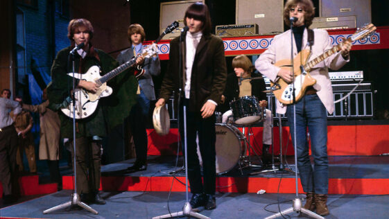 Roger McGuinn on Bob Dylan hearing the Byrds' "Mr. Tambourine Man"
