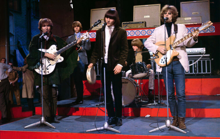 Roger McGuinn on Bob Dylan hearing the Byrds' "Mr. Tambourine Man"