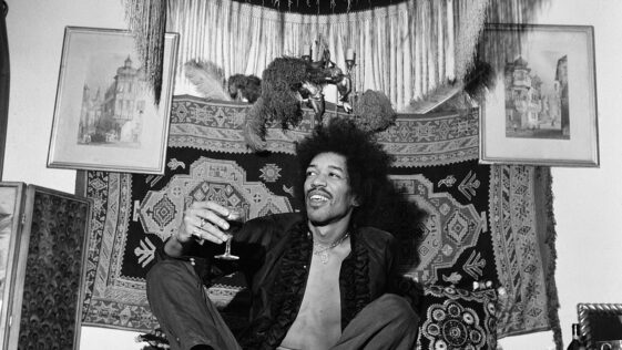 Ronnie Wood remembers Jimi Hendrix’s quality concerns: “He said, ‘My voice is awful.’ I said, ‘I don’t think you should worry about it’”
